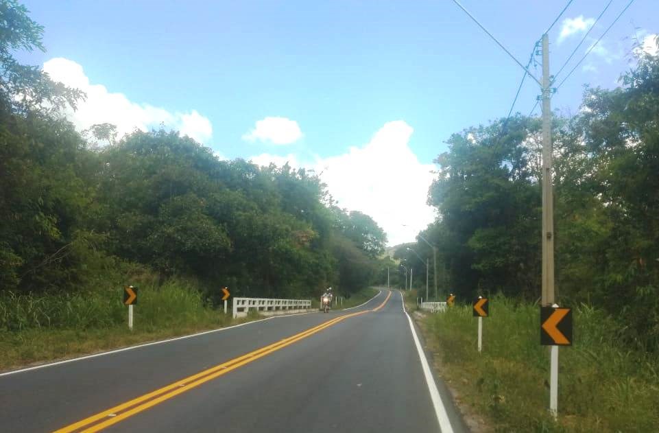 Camacã: Serviço de Sinalização Horizontal segue pelas ruas da Cidad